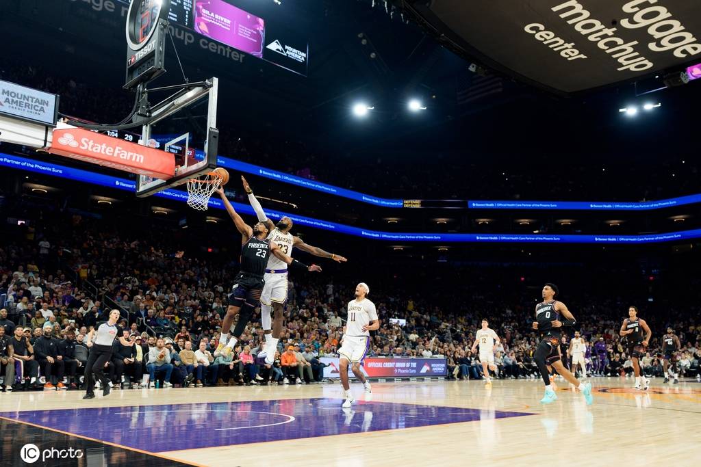 詹姆斯制胜罚球狄龙2T遭驱逐 湖人险胜太阳